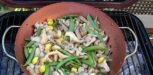 Gemüse grillen im Wok