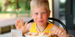 Kind beim Essen