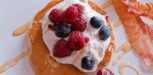 Pfannkuchen mit Beeren