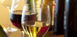 Rotwein Weisswein Glaeser Flaschen