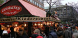 Weihnachtsmarkt mit Glühweinstand