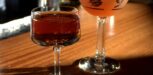 brauner-rum-in-glaesern