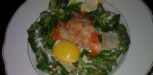 Feldsalat mit geräuchertem Saibling