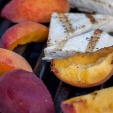 Gegrillte Pfirsiche mit Tofu