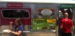 Food Truck mit Kunden