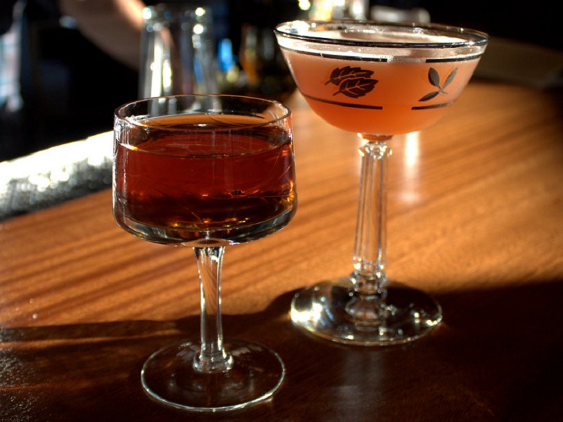 Regionale Spirituosen: Flensburger Pott Rum Sweet and Spicy Brauner Rum In Glaesern