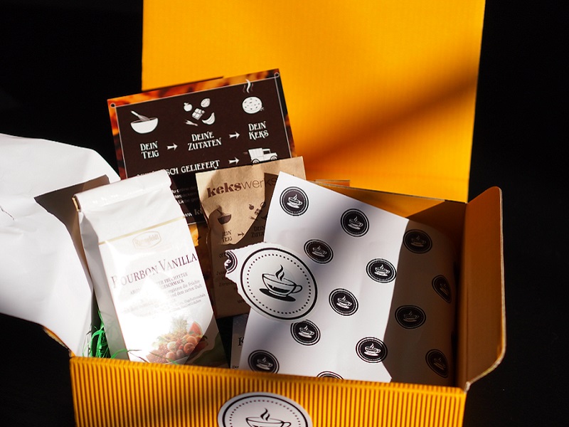 Eine Selektion besonders exklusiver Teesorten in der gelben CUPPABOX Die geöffnete Oster Cuppabox Tee