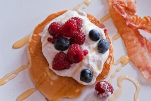 Pfannkuchen mit Beeren