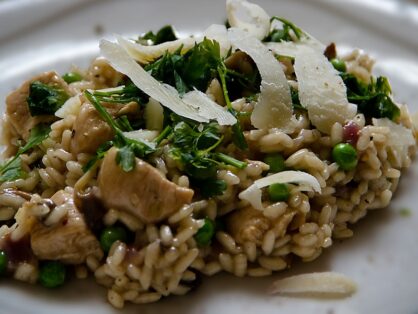 Gedünstete Hähnchenbrust auf Risotto
