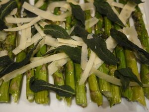 Spargelsalat mit Pecorino